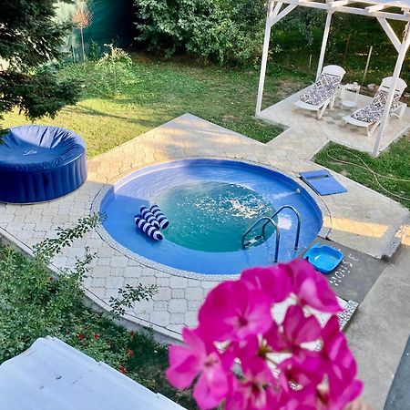 White House With Sauna And Jacuzzi Novi Sad Exterior photo