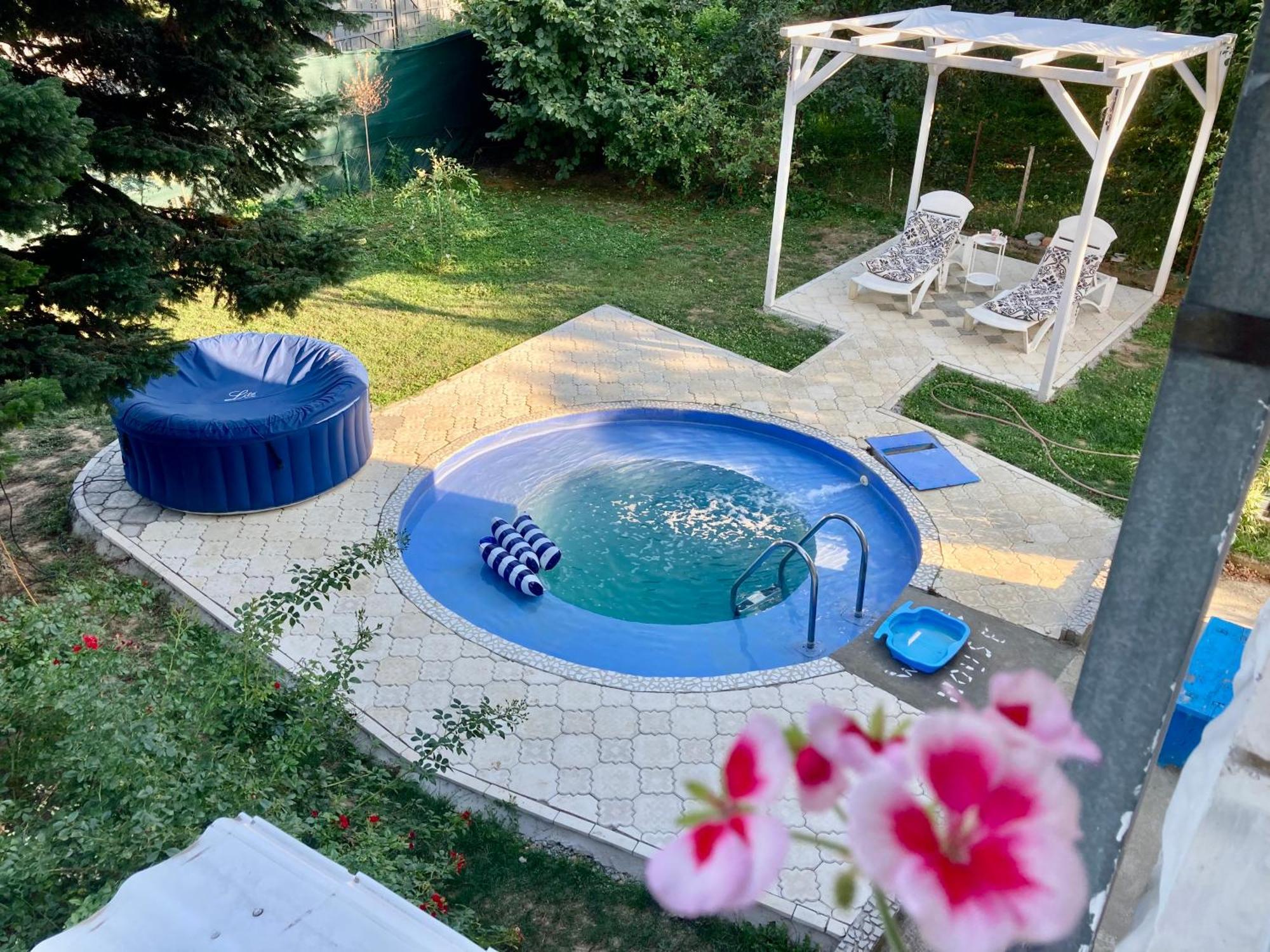 White House With Sauna And Jacuzzi Novi Sad Exterior photo